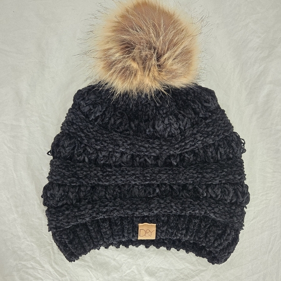 2-Piece D&Y David & Young Knitted Beanies Gray Black Soft Unisex - Picture 4 of 9